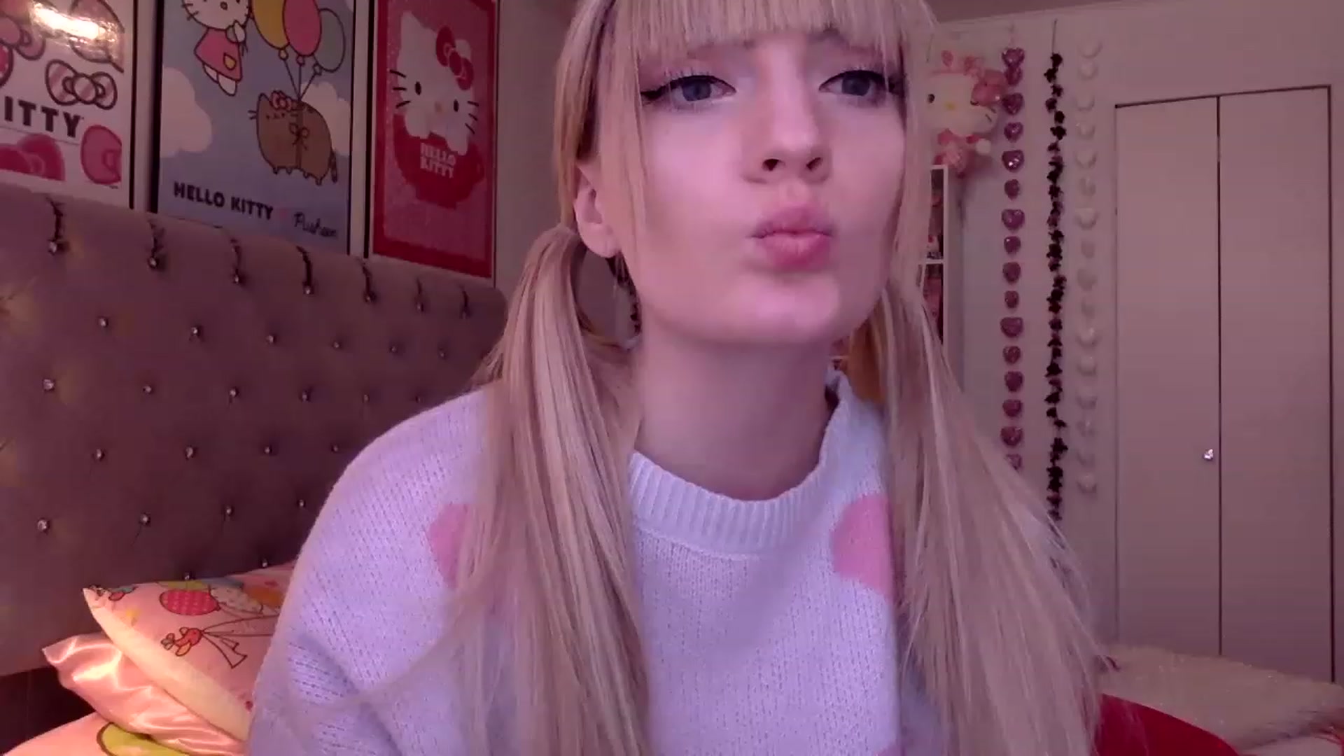 Gallery image thumbnail from Omg_emily's myfreecams stream on, 03/30/2023, 19:45 image 6 of 20