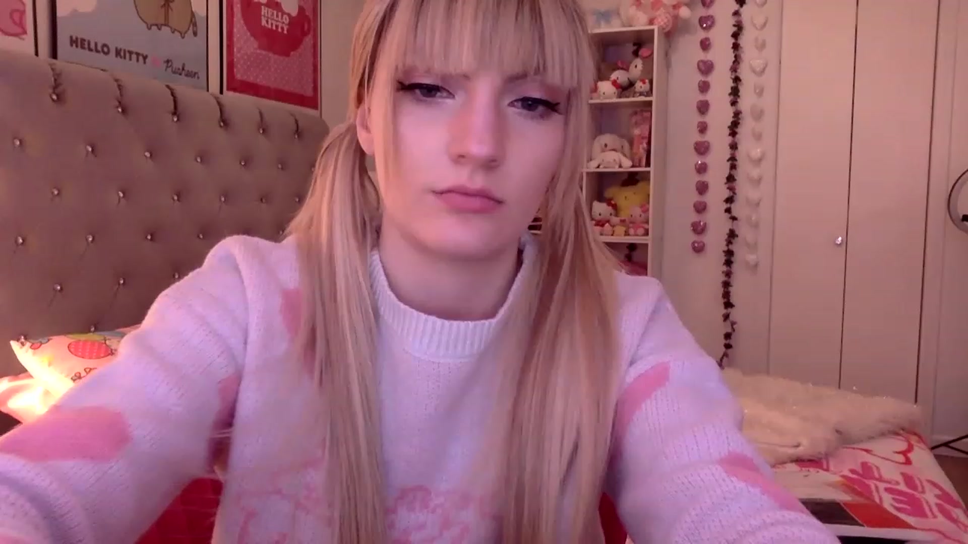 Gallery image thumbnail from Omg_emily's myfreecams stream on, 03/30/2023, 21:01 image 17 of 20