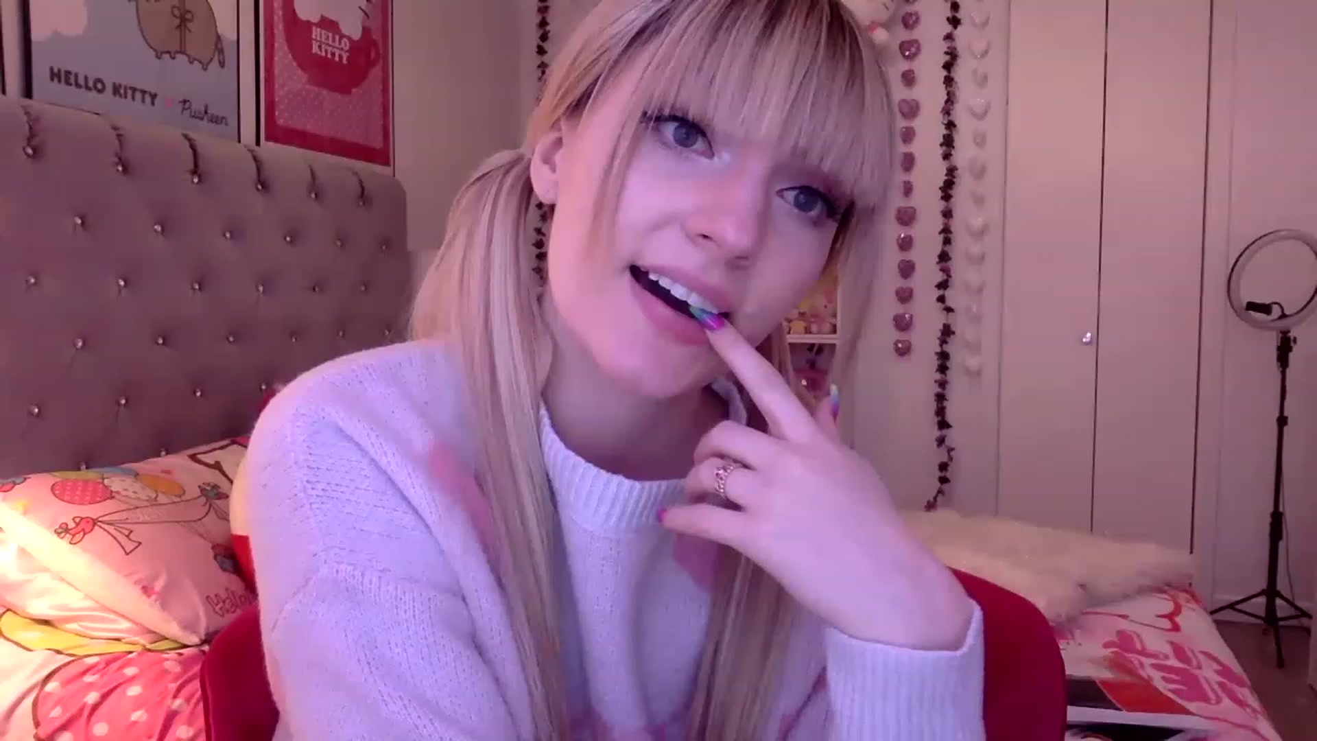 Gallery image thumbnail from Omg_emily's myfreecams stream on, 03/30/2023, 21:01 image 1 of 20