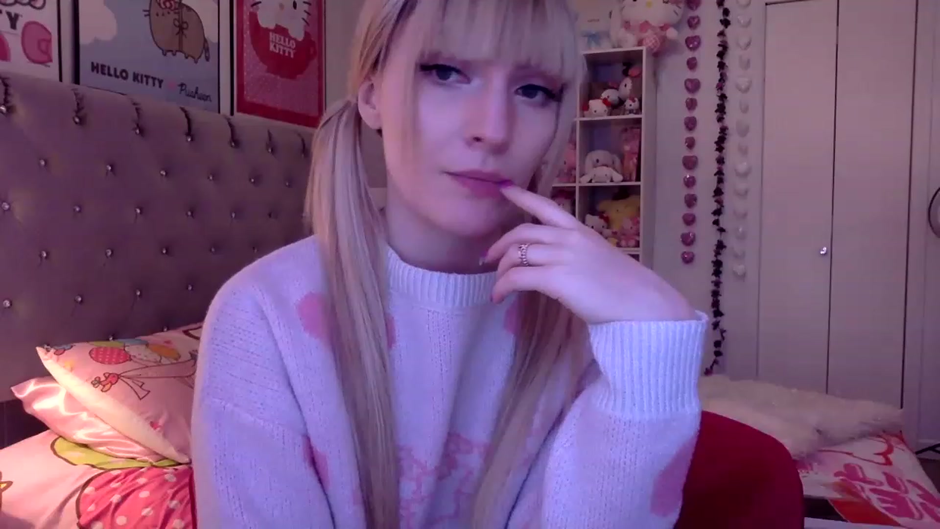 Gallery image thumbnail from Omg_emily's myfreecams stream on, 03/30/2023, 21:01 image 3 of 20