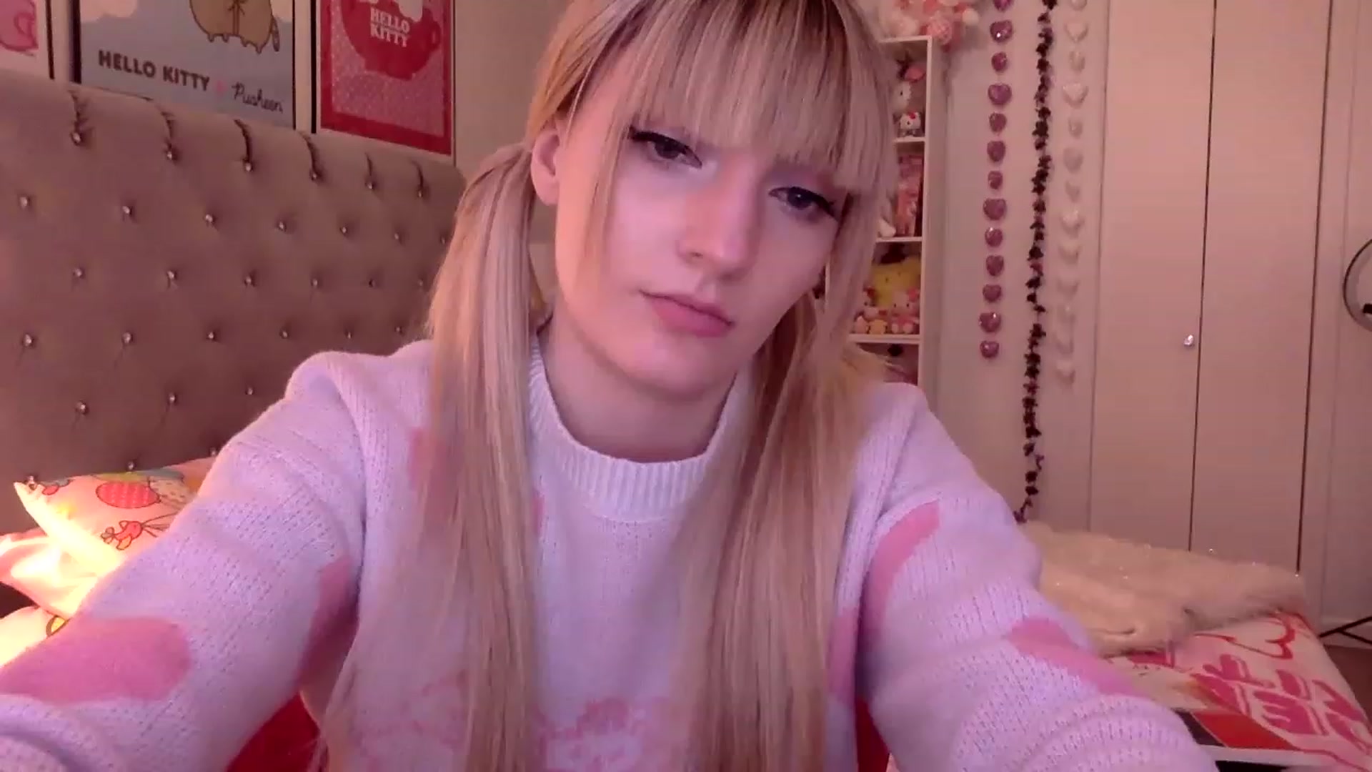 Gallery image thumbnail from Omg_emily's myfreecams stream on, 03/30/2023, 21:01 image 19 of 20