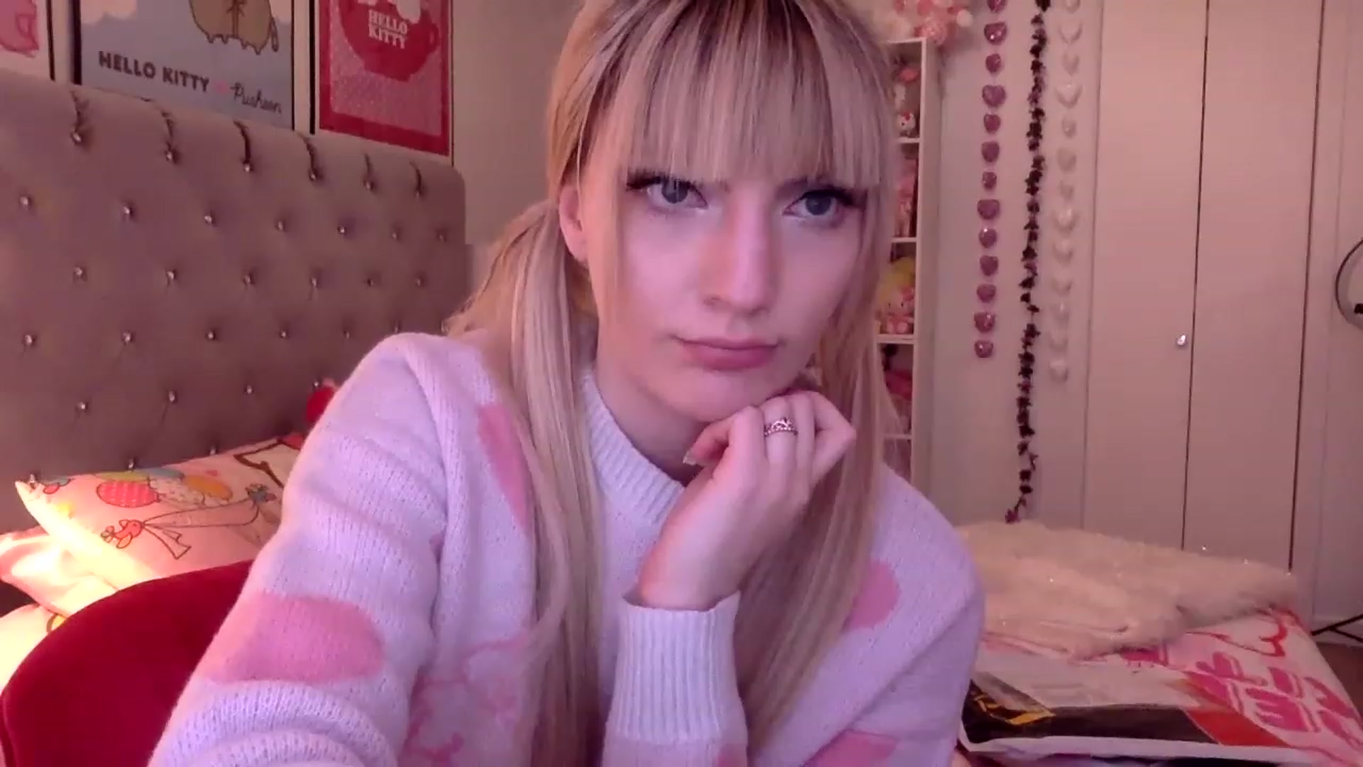 Gallery image thumbnail from Omg_emily's myfreecams stream on, 03/30/2023, 21:01 image 16 of 20