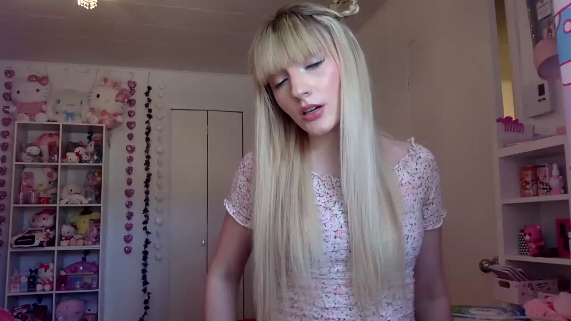 Gallery image thumbnail from Omg_emily's myfreecams stream on, 04/12/2023, 18:13 image 10 of 20