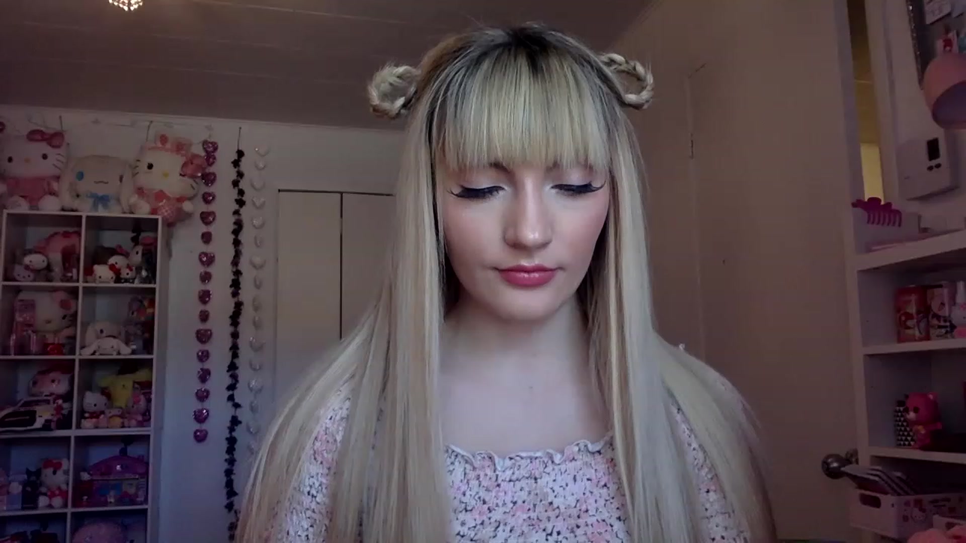 Gallery image thumbnail from Omg_emily's myfreecams stream on, 04/12/2023, 18:13 image 5 of 20