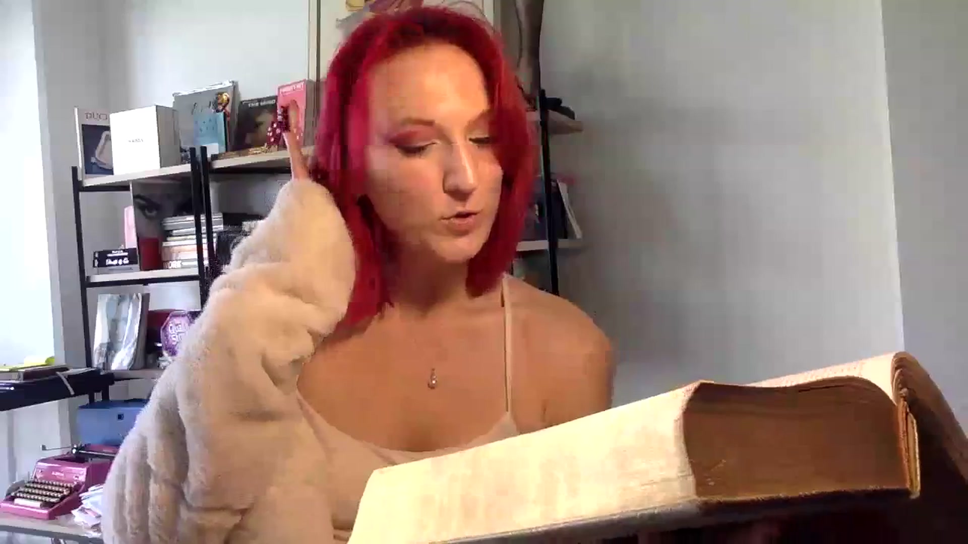 Gallery image thumbnail from Omilk's myfreecams stream on, 02/18/2024, 19:12 image 6 of 20