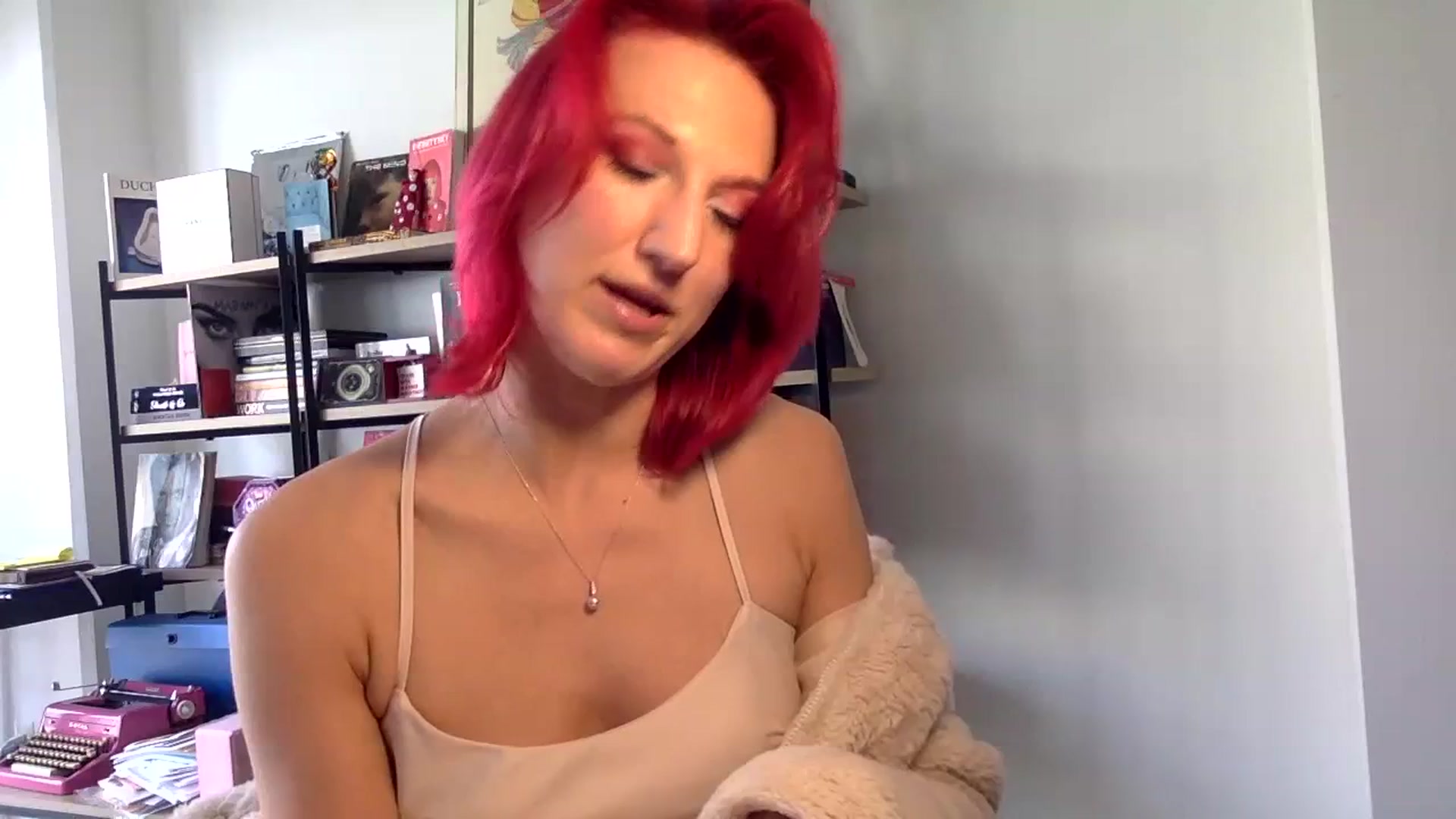 Gallery image thumbnail from Omilk's myfreecams stream on, 02/18/2024, 19:12 image 10 of 20