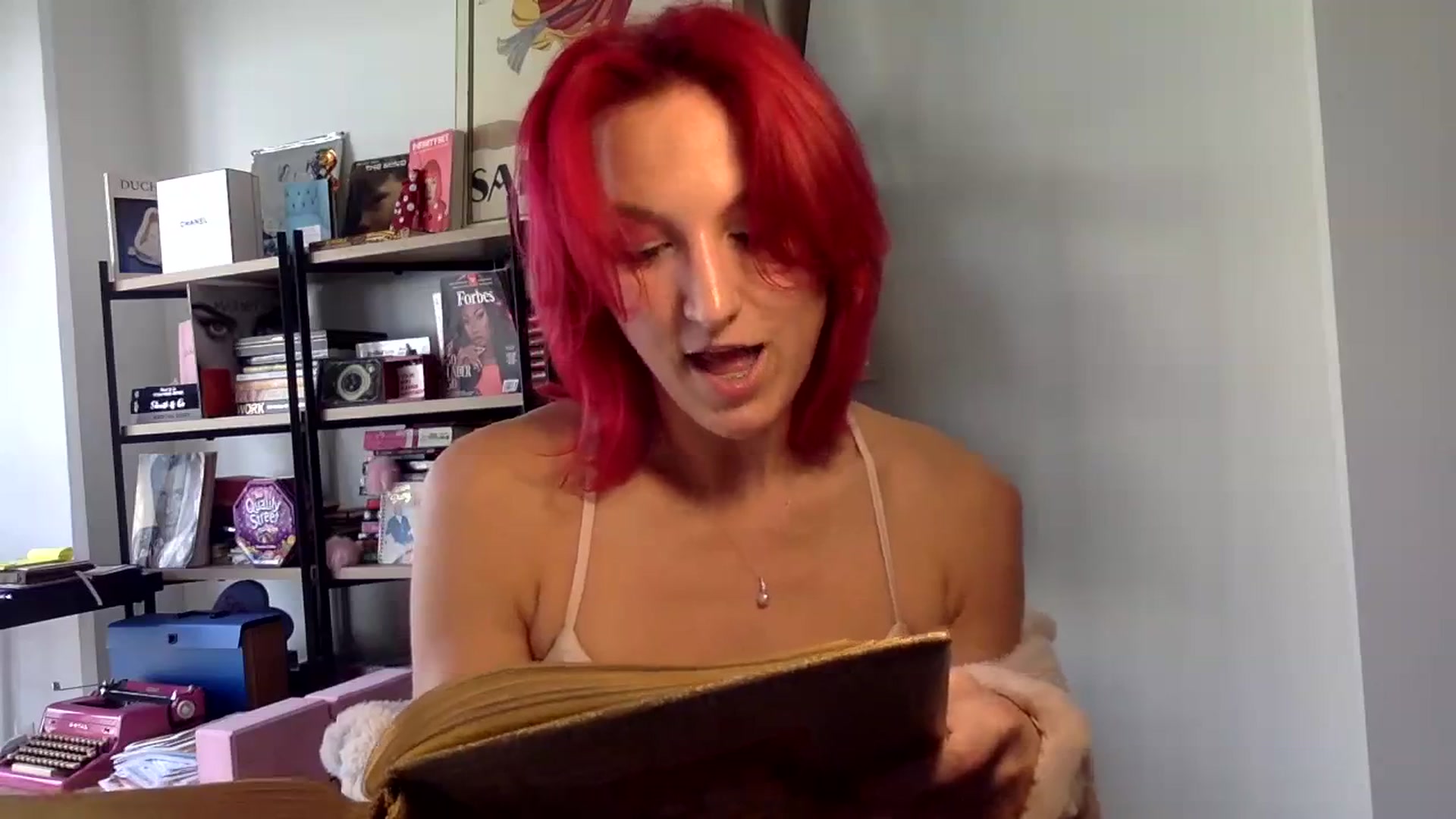 Gallery image thumbnail from Omilk's myfreecams stream on, 02/18/2024, 19:12 image 9 of 20