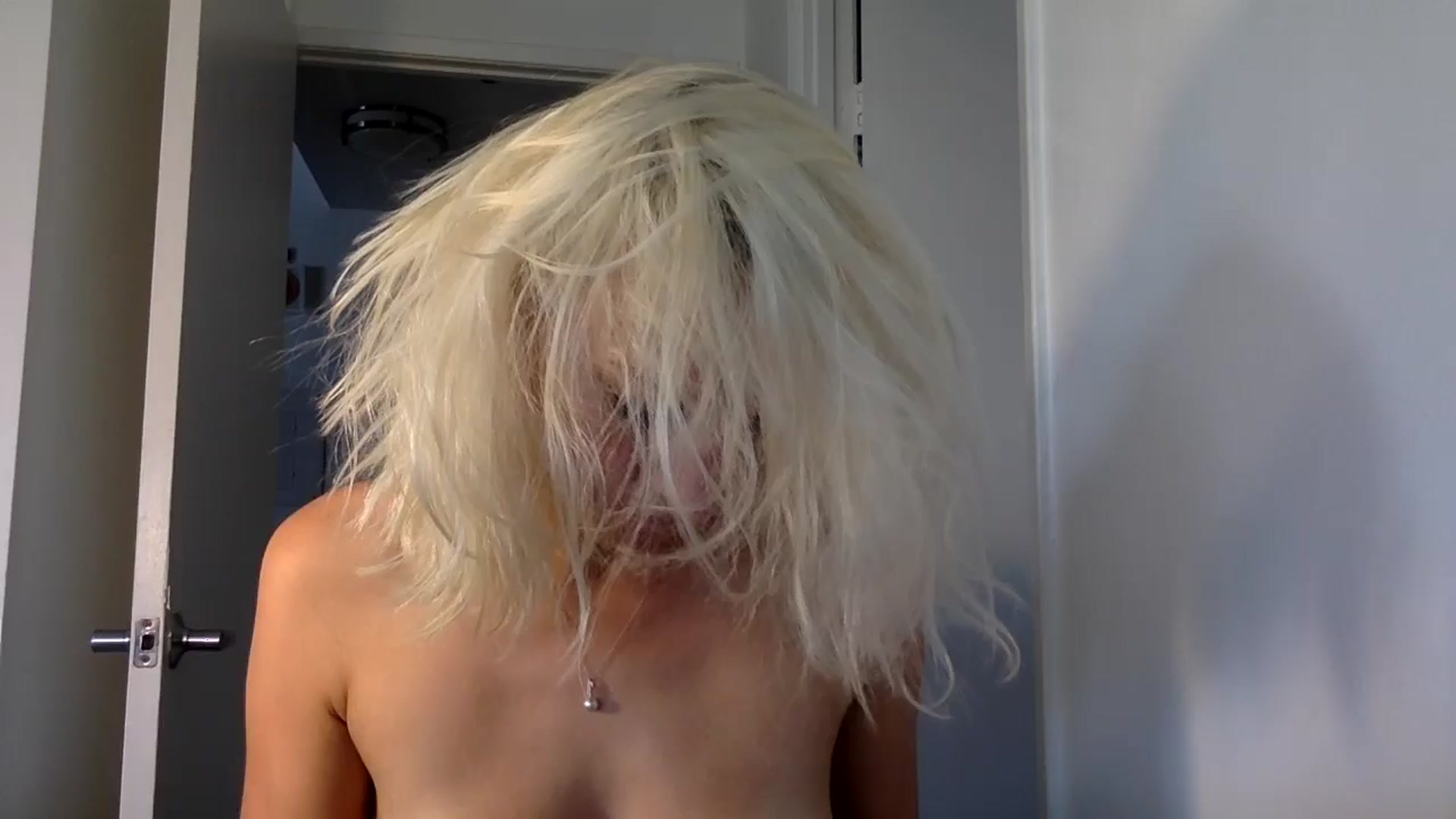 Gallery image thumbnail from Omilk's myfreecams stream on, 09/20/2024, 22:15 image 10 of 20