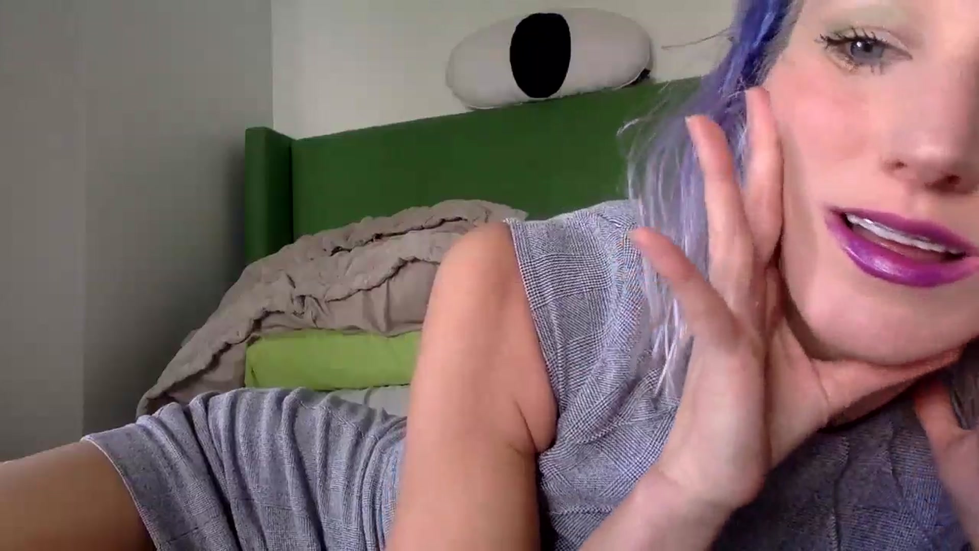 Gallery image thumbnail from Omilk's myfreecams stream on, 01/01/2025, 20:29 image 7 of 20