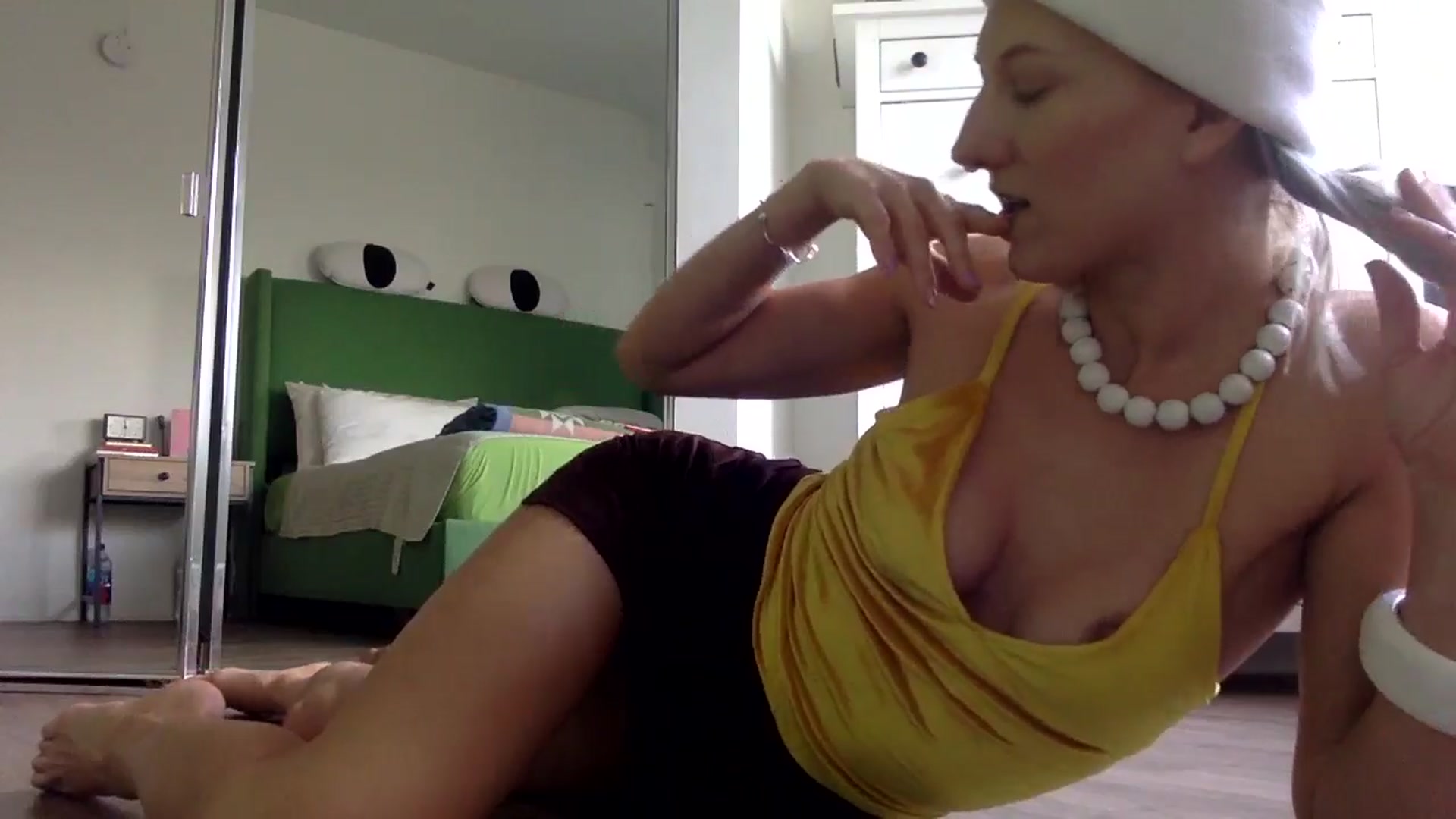 Gallery image thumbnail from Omilk's myfreecams stream on, 01/19/2025, 20:38 image 18 of 20
