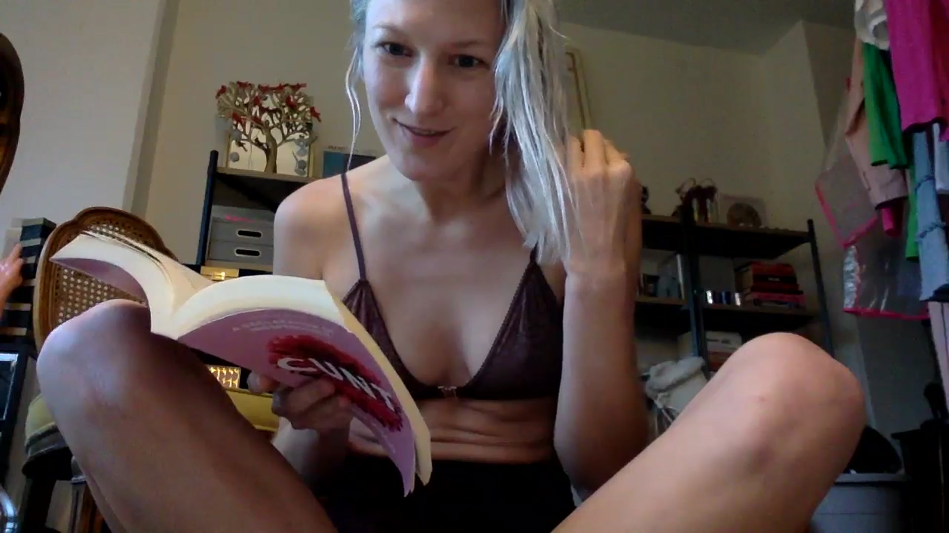 Gallery image thumbnail from Omilk's myfreecams stream on, 01/21/2025, 01:11 image 18 of 20
