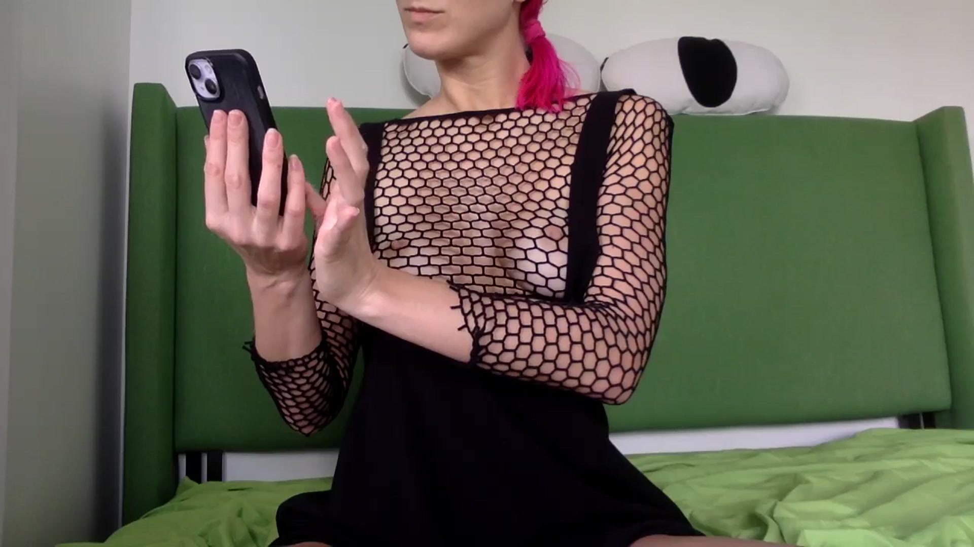 Gallery image thumbnail from Omilk's myfreecams stream on, 02/03/2025, 19:58 image 16 of 20