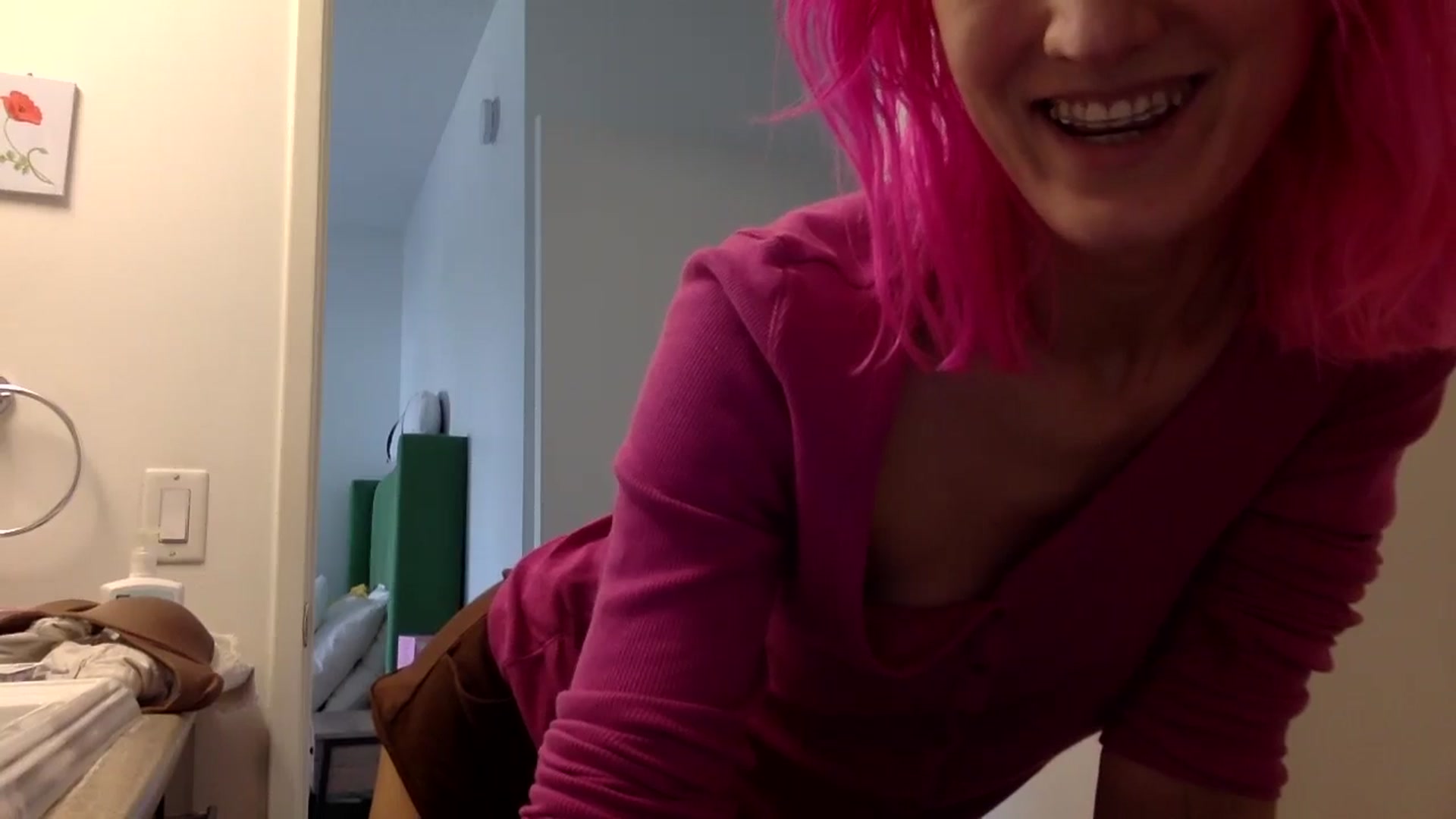 Gallery image thumbnail from Omilk's myfreecams stream on, 02/18/2025, 19:13 image 14 of 20