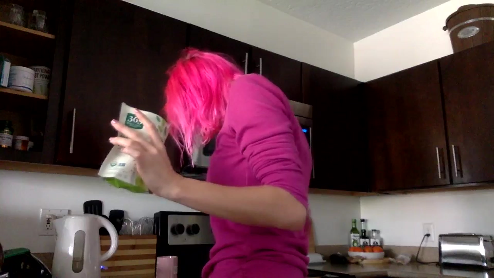 Gallery image thumbnail from Omilk's myfreecams stream on, 02/18/2025, 19:13 image 16 of 20