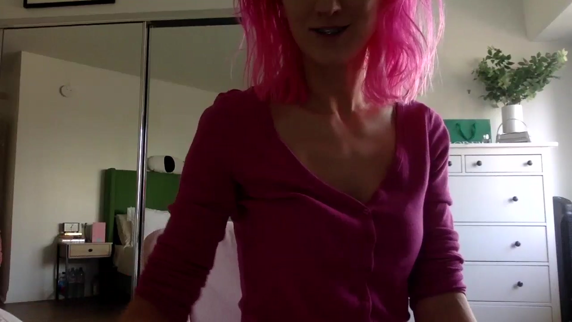 Gallery image thumbnail from Omilk's myfreecams stream on, 02/18/2025, 19:50 image 8 of 20