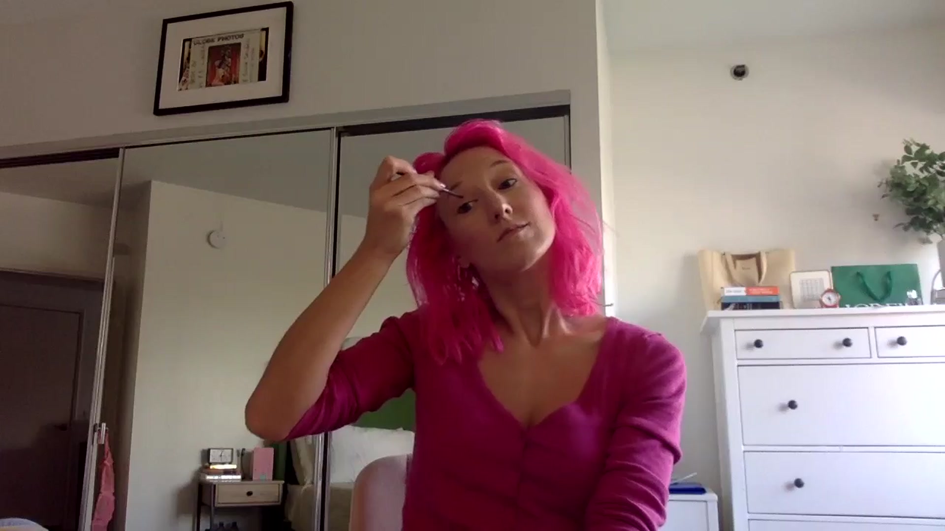 Gallery image thumbnail from Omilk's myfreecams stream on, 02/18/2025, 19:50 image 10 of 20
