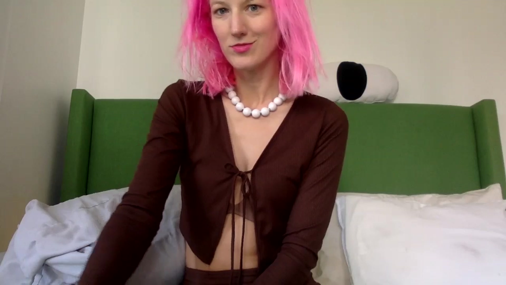 Gallery image thumbnail from Omilk's myfreecams stream on, 02/20/2025, 17:43 image 15 of 20