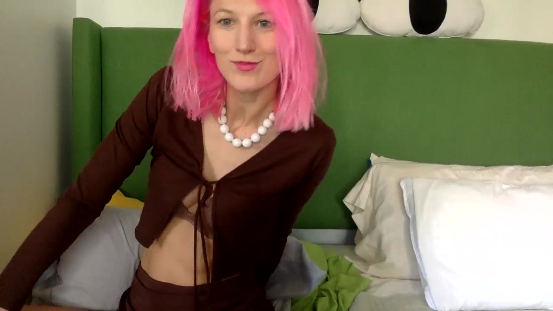 Gallery image thumbnail from Omilk's myfreecams stream on, 02/20/2025, 18:24 image 14 of 20