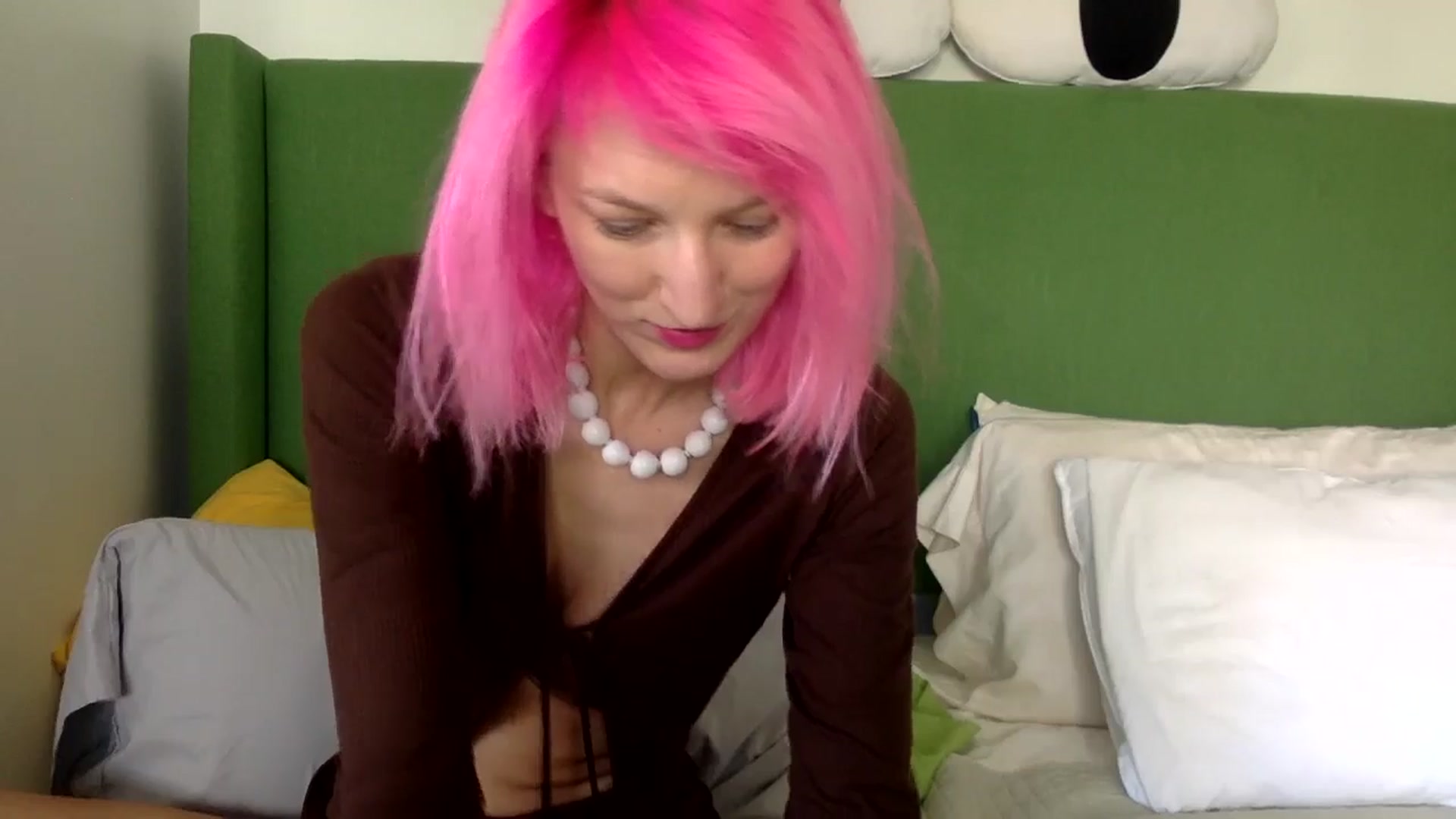 Gallery image thumbnail from Omilk's myfreecams stream on, 02/20/2025, 18:24 image 16 of 20