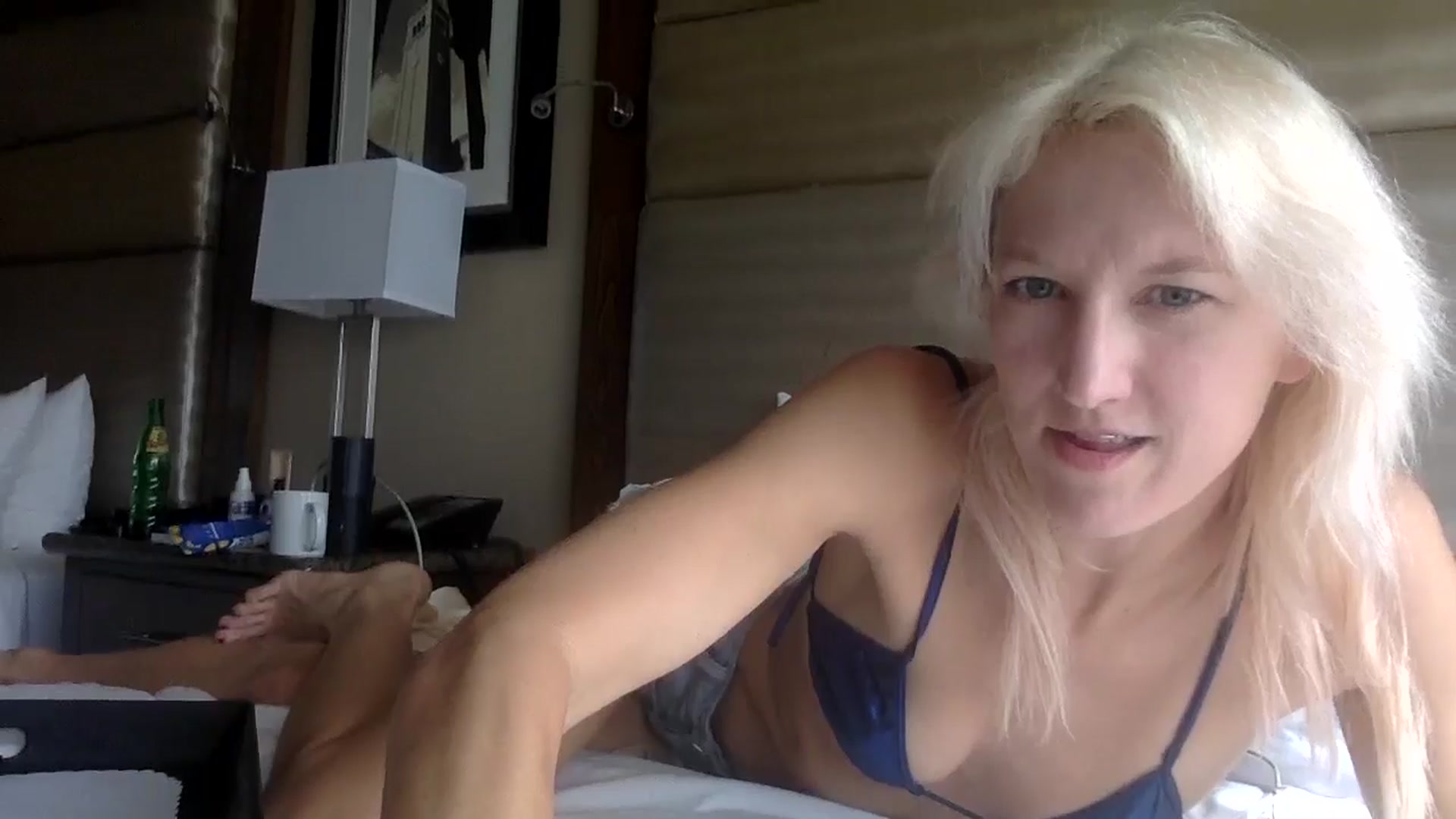 Gallery image thumbnail from Omilk's myfreecams stream on, 09/23/2025, 17:36 image 4 of 20