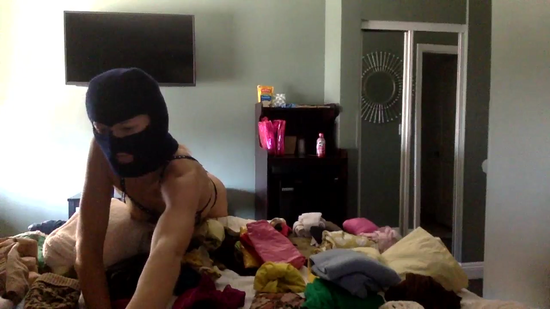 Gallery image thumbnail from Omilk's myfreecams stream on, 11/02/2025, 17:47 image 8 of 20