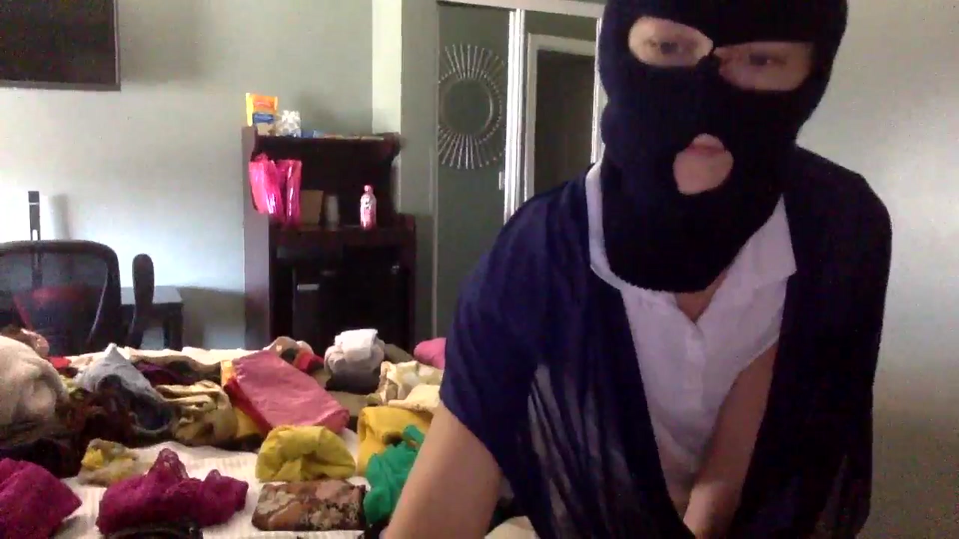 Gallery image thumbnail from Omilk's myfreecams stream on, 11/02/2025, 17:47 image 15 of 20