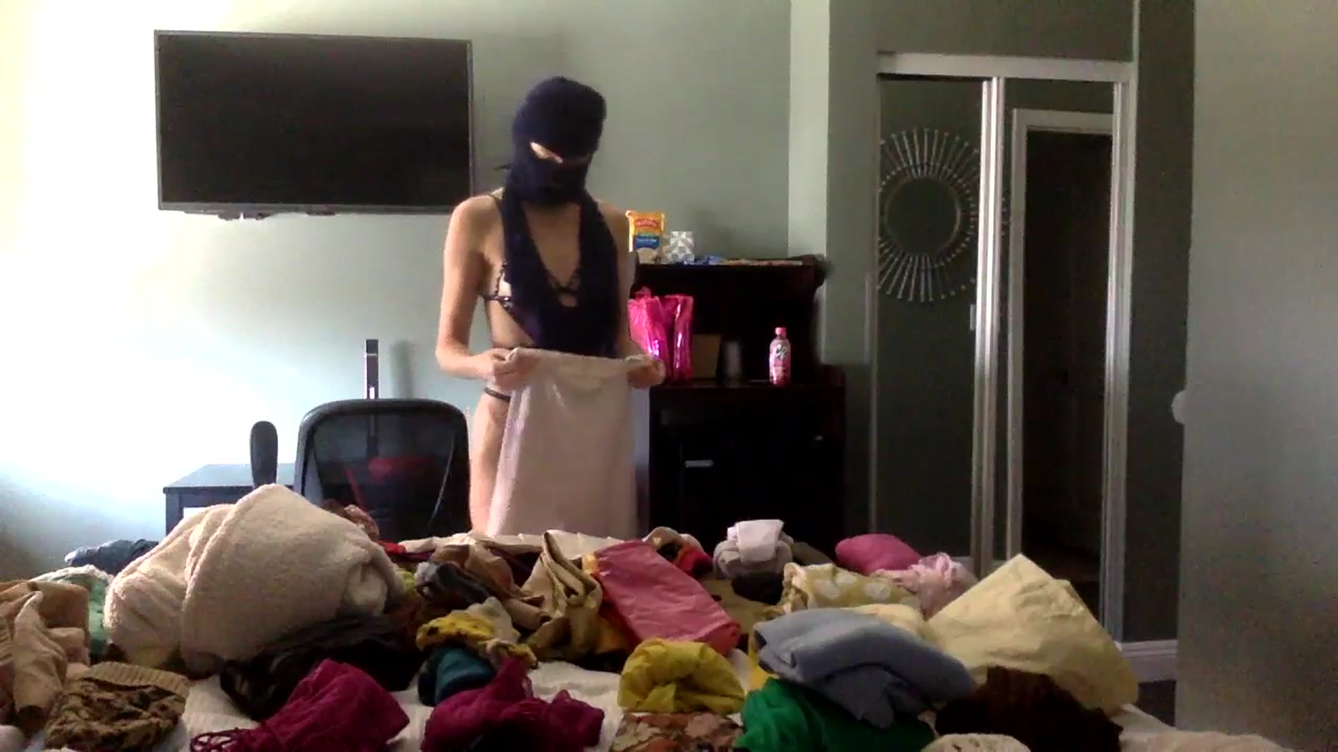 Gallery image thumbnail from Omilk's myfreecams stream on, 11/02/2025, 17:47 image 9 of 20