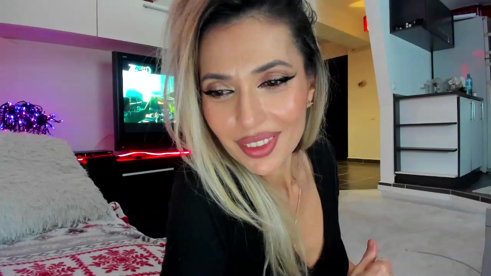 Gallery image thumbnail from OnNaughtyList's myfreecams stream on, 12/22/2023, 01:32 image 6 of 20