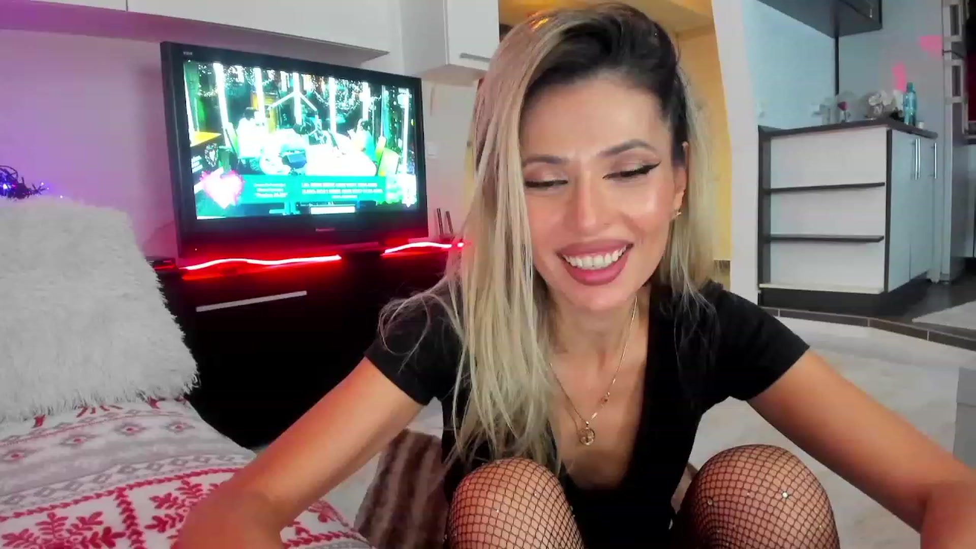 Gallery image thumbnail from OnNaughtyList's myfreecams stream on, 12/22/2023, 05:59 image 9 of 20
