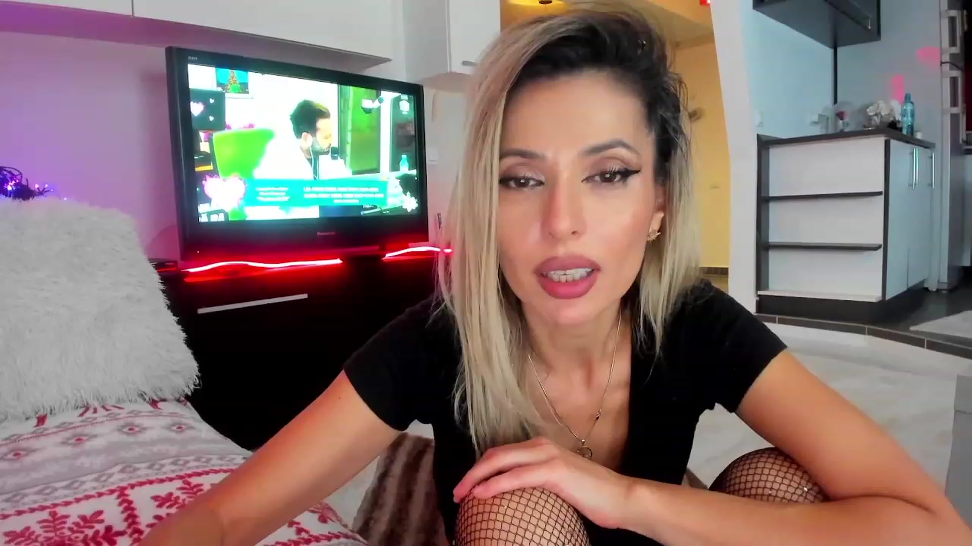 Gallery image thumbnail from OnNaughtyList's myfreecams stream on, 12/22/2023, 05:59 image 12 of 20