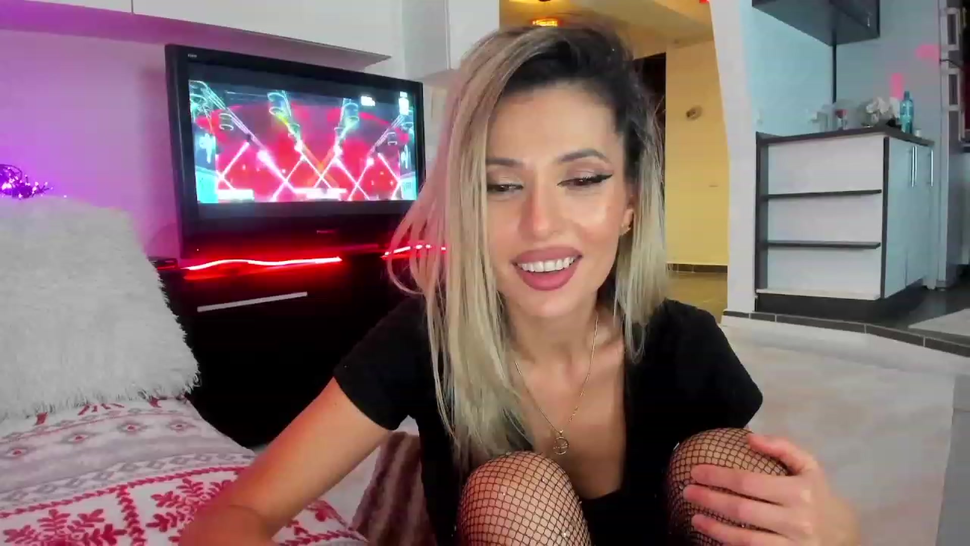 Gallery image thumbnail from OnNaughtyList's myfreecams stream on, 12/22/2023, 05:59 image 14 of 20