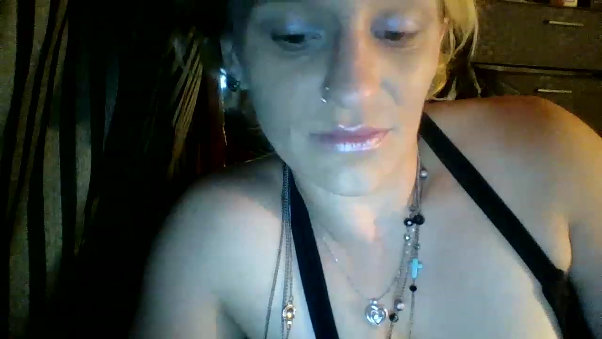Gallery image thumbnail from OneAKind's myfreecams stream on, 06/19/2023, 11:47 image 12 of 20