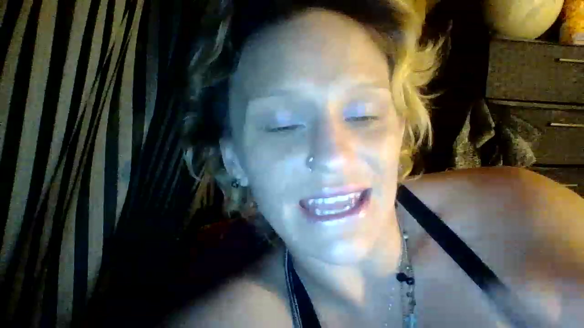 Gallery image thumbnail from OneAKind's myfreecams stream on, 06/19/2023, 11:47 image 17 of 20