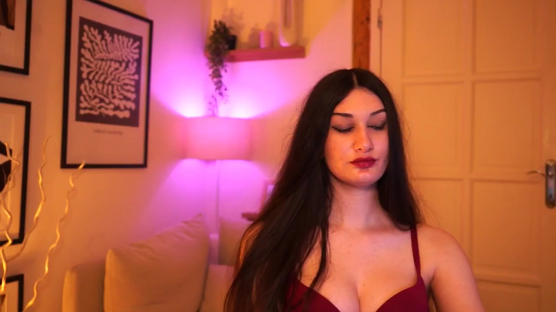 Gallery image thumbnail from OneCuteeAngel's myfreecams stream on, 04/02/2025, 12:39 image 6 of 20