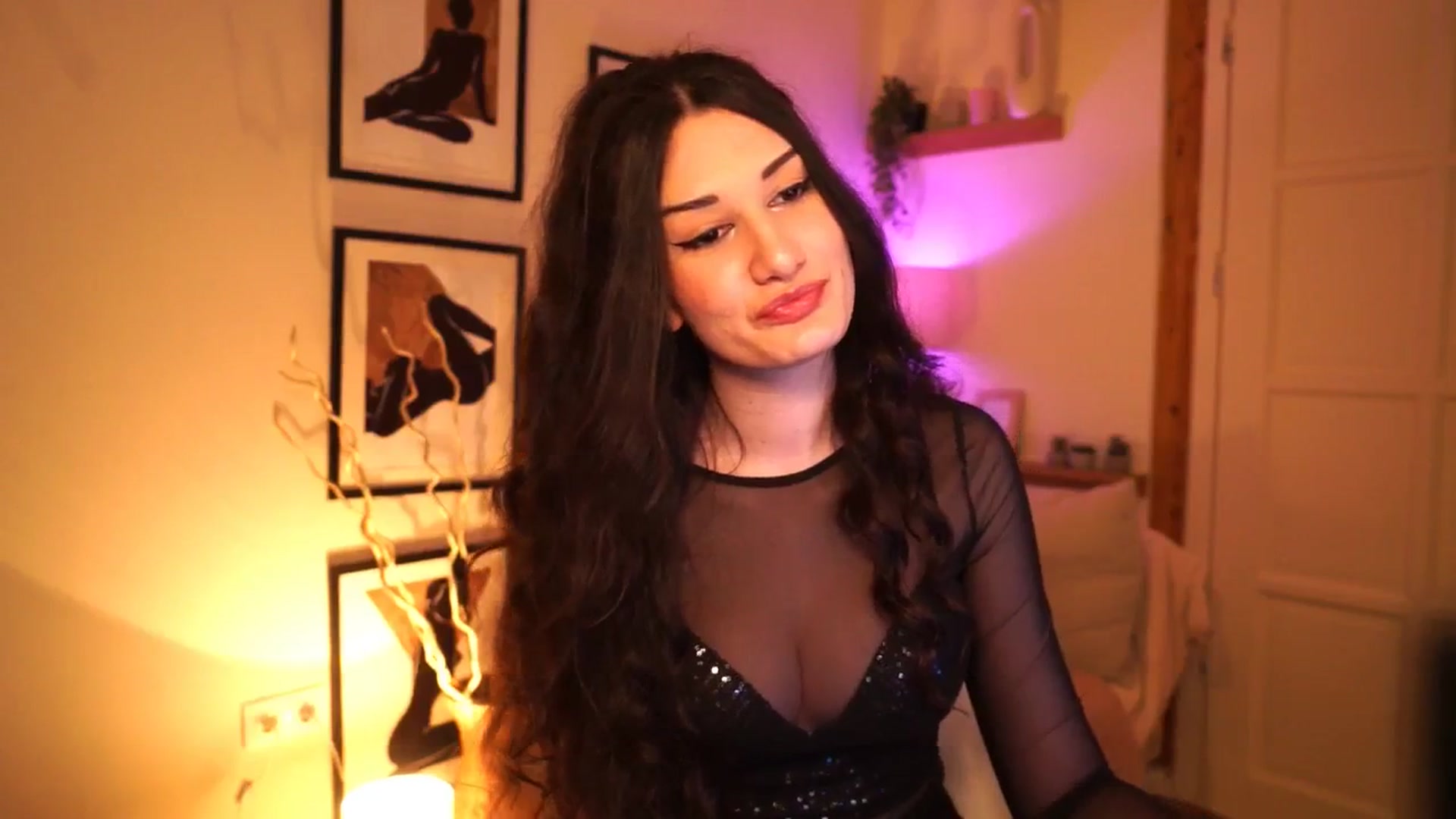 Gallery image thumbnail from OneCuteeAngel's myfreecams stream on, 04/06/2025, 10:27 image 14 of 20