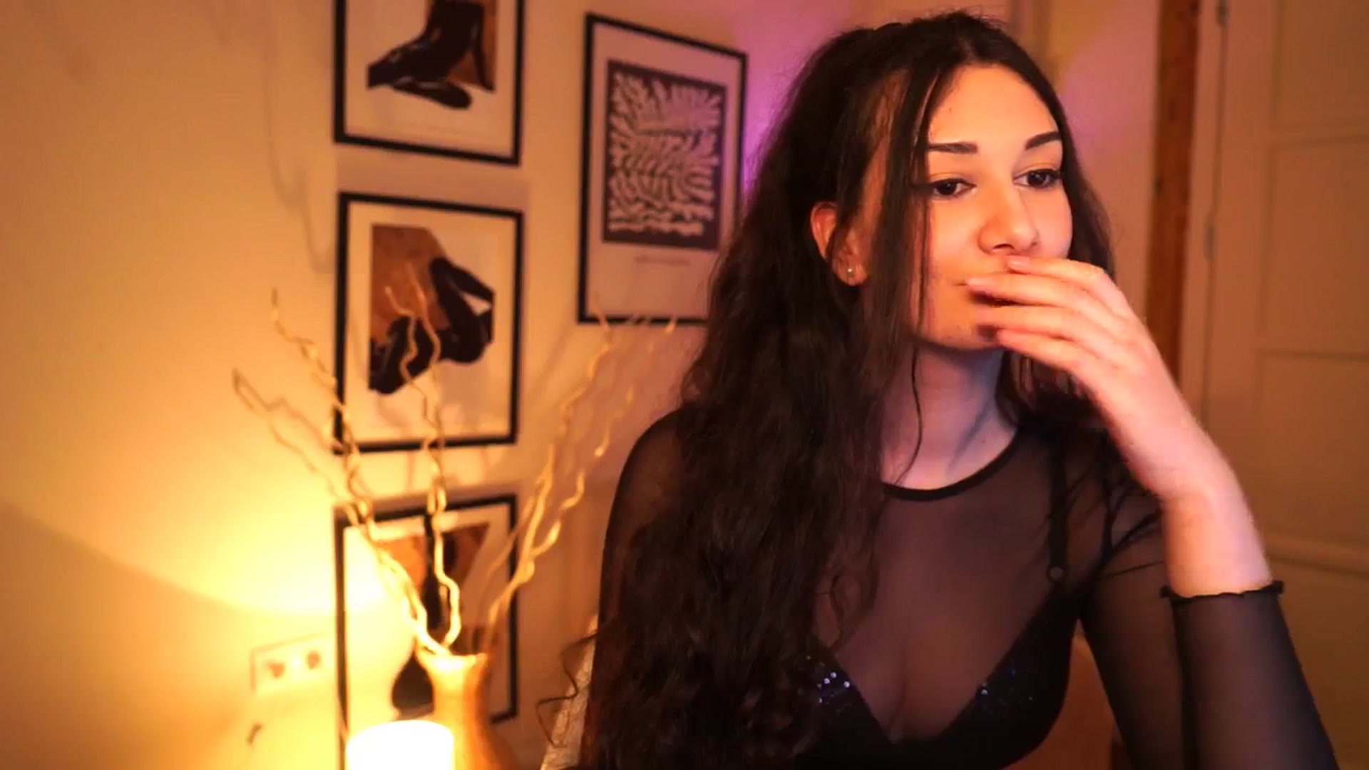 Gallery image thumbnail from OneCuteeAngel's myfreecams stream on, 04/06/2025, 12:07 image 16 of 20