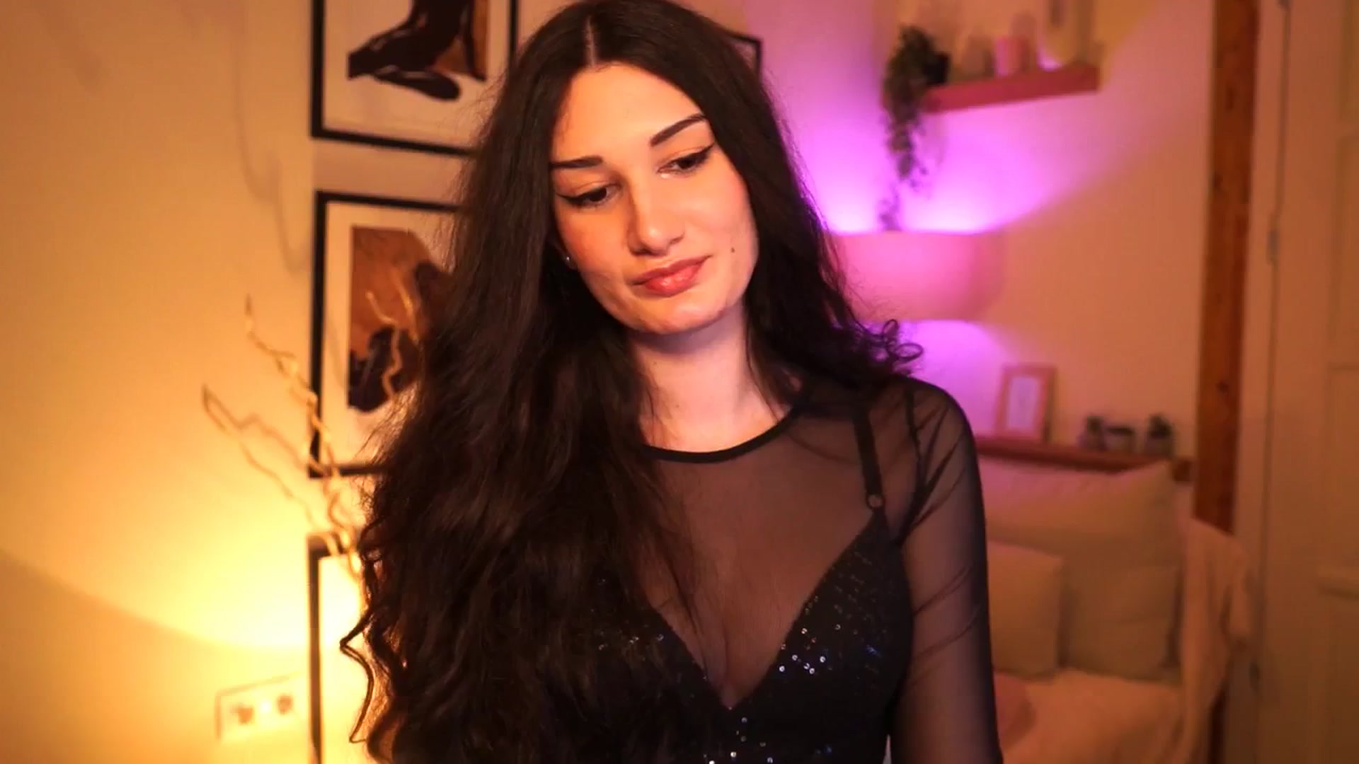 Gallery image thumbnail from OneCuteeAngel's myfreecams stream on, 04/06/2025, 15:38 image 17 of 20
