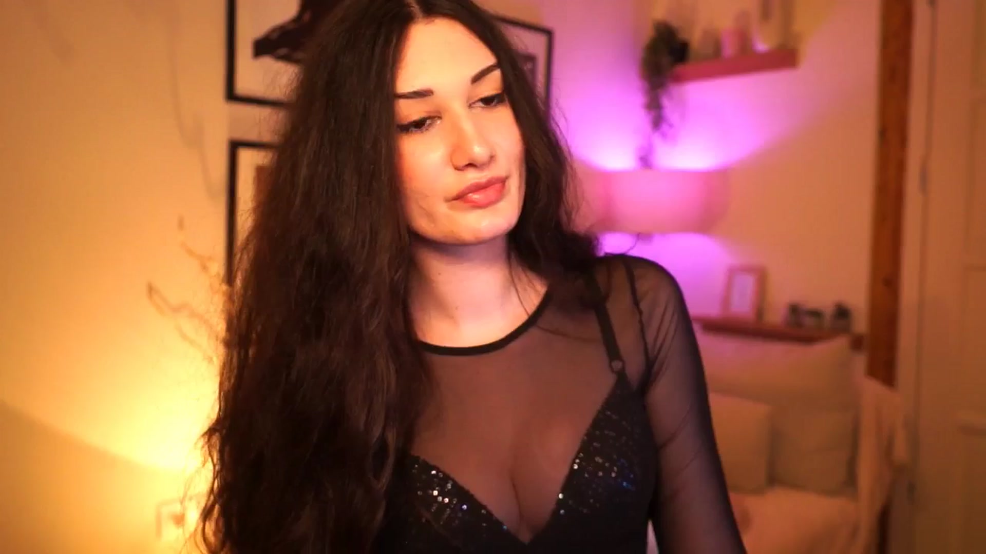 Gallery image thumbnail from OneCuteeAngel's myfreecams stream on, 04/06/2025, 15:38 image 14 of 20