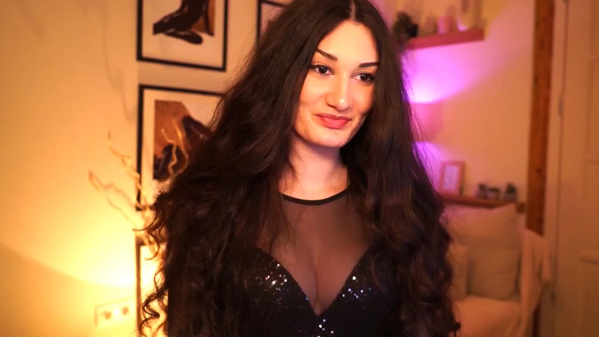 Gallery image thumbnail from OneCuteeAngel's myfreecams stream on, 04/06/2025, 15:38 image 4 of 20