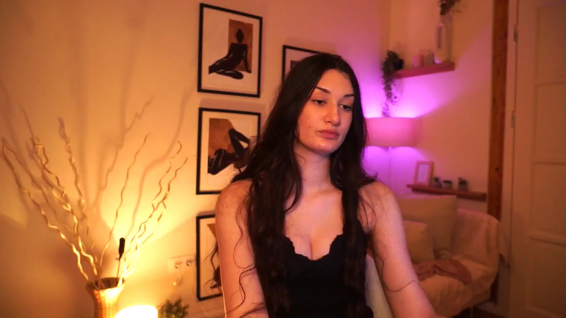 Gallery image thumbnail from OneCuteeAngel's myfreecams stream on, 04/12/2025, 13:18 image 10 of 20