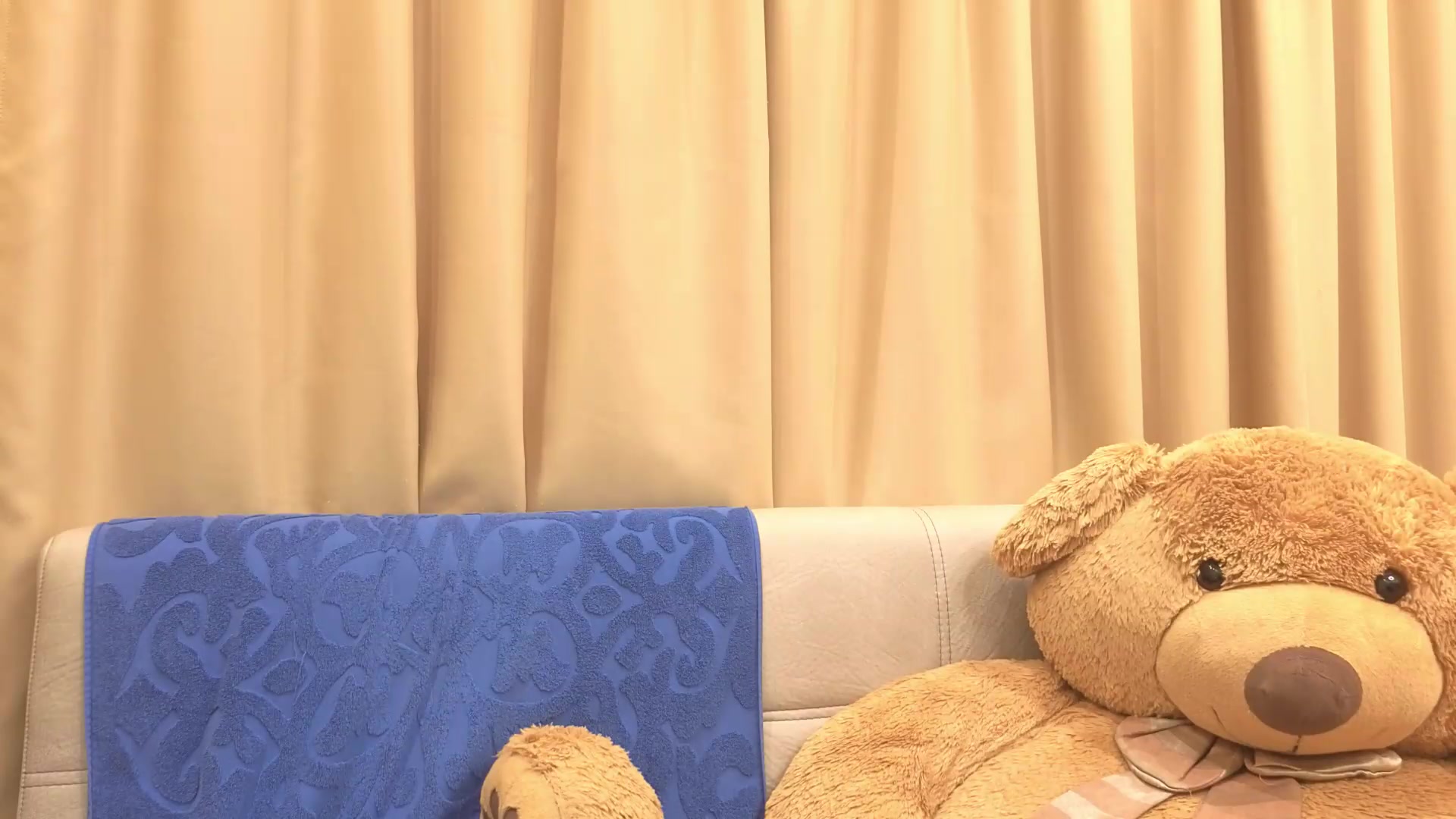 Gallery image thumbnail from Onebigkissss's myfreecams stream on, 05/15/2026, 14:26 image 14 of 20