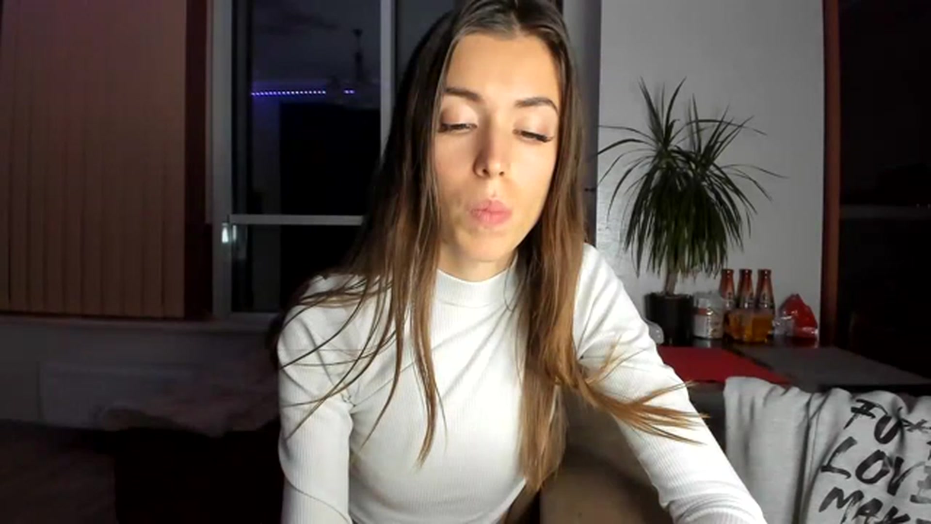Gallery image thumbnail from Onekiss1's myfreecams stream on, 11/15/2022, 20:09 image 7 of 20