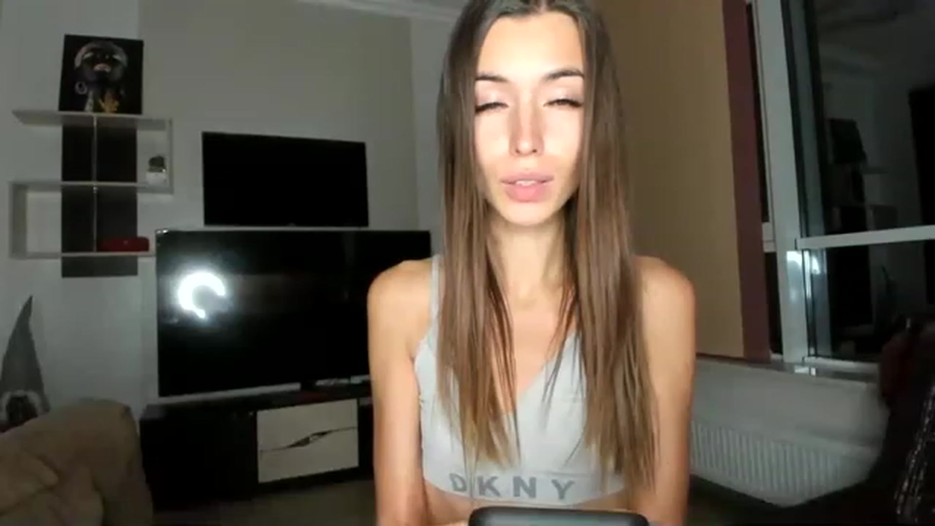 Gallery image thumbnail from Onekiss1's myfreecams stream on, 02/06/2023, 18:37 image 8 of 20