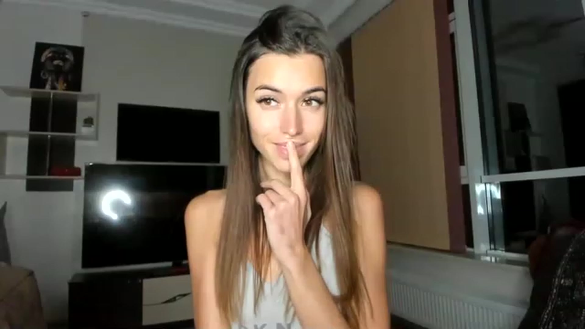 Gallery image thumbnail from Onekiss1's myfreecams stream on, 02/06/2023, 18:37 image 1 of 20