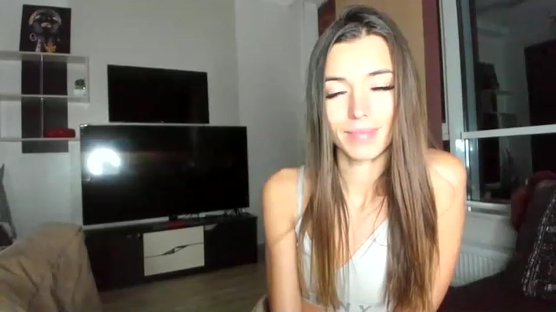 Gallery image thumbnail from Onekiss1's myfreecams stream on, 02/06/2023, 19:42 image 2 of 20