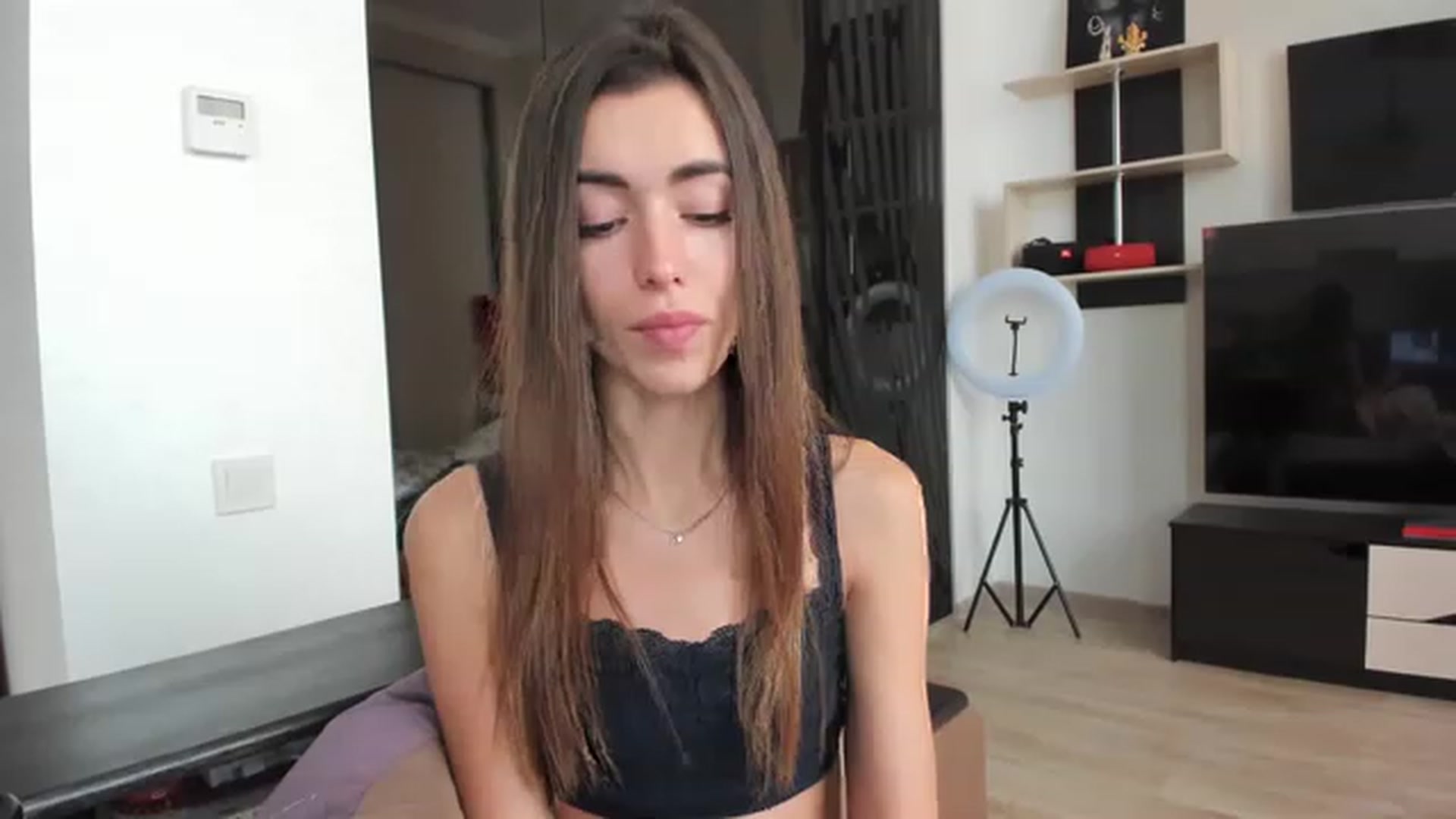Gallery image thumbnail from Onekiss1's myfreecams stream on, 02/27/2023, 09:17 image 10 of 20