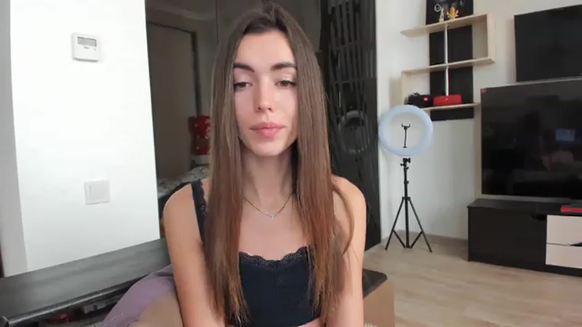 Gallery image thumbnail from Onekiss1's myfreecams stream on, 02/27/2023, 09:17 image 17 of 20