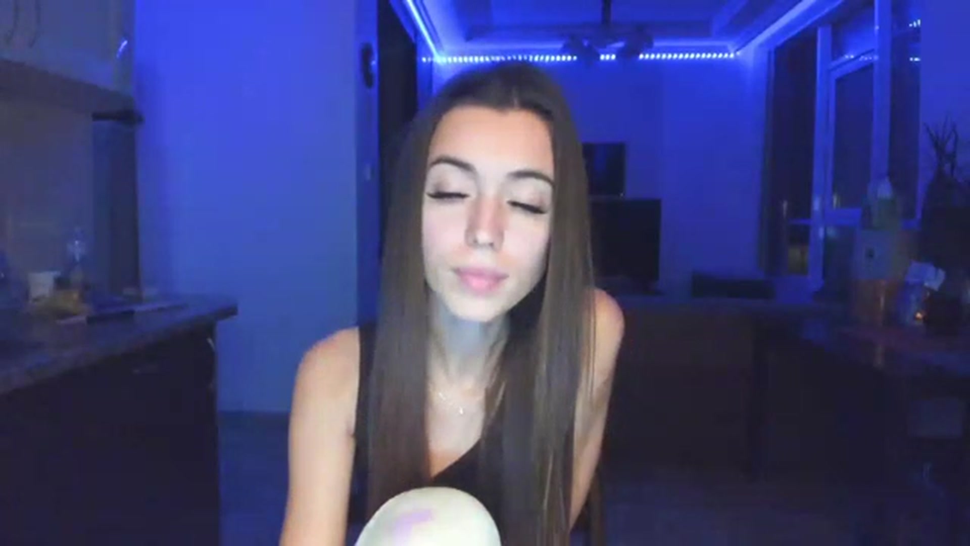Gallery image thumbnail from Onekiss1's myfreecams stream on, 03/14/2023, 18:32 image 15 of 20