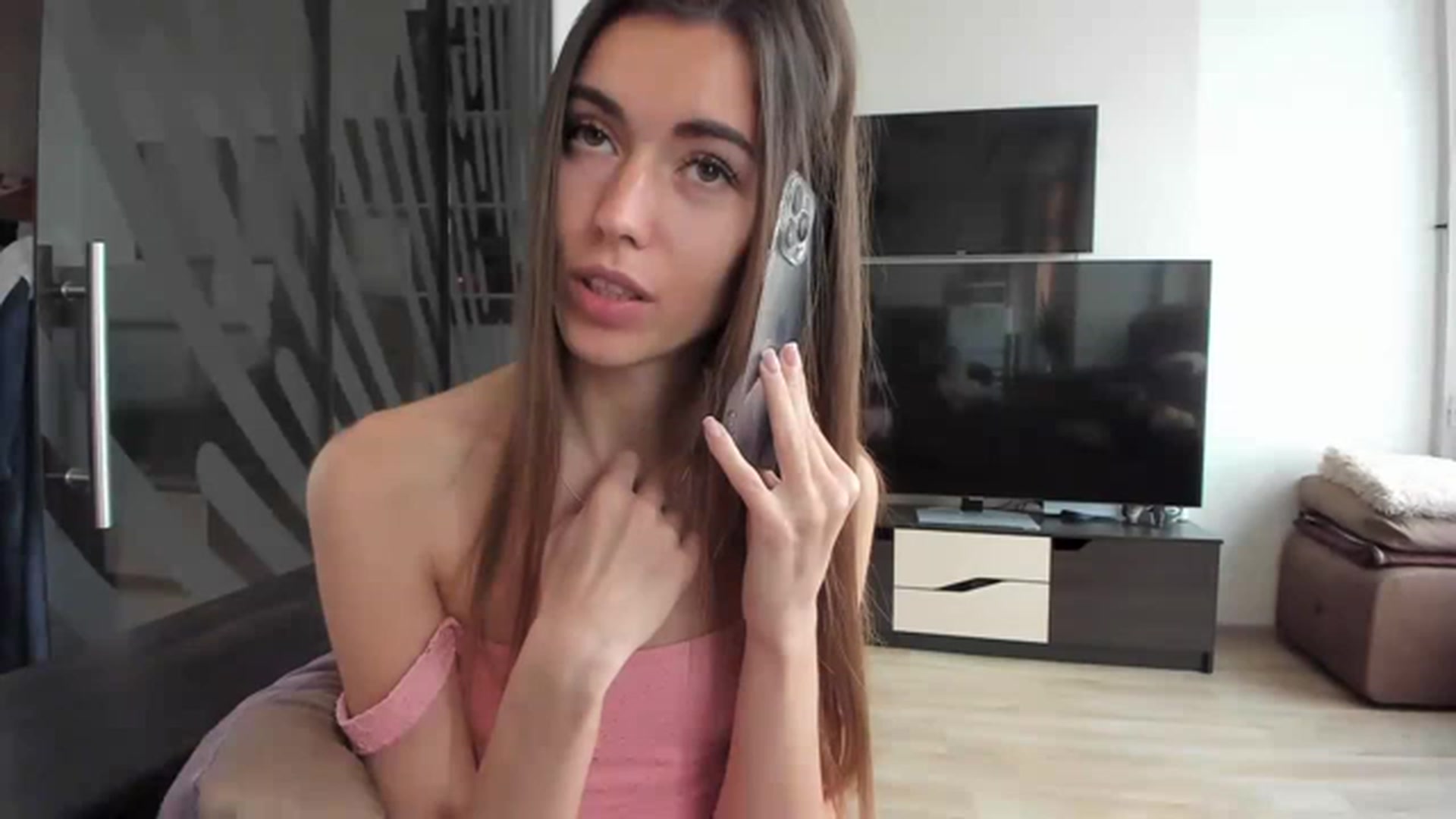 Gallery image thumbnail from Onekiss1's myfreecams stream on, 04/04/2023, 08:25 image 1 of 20