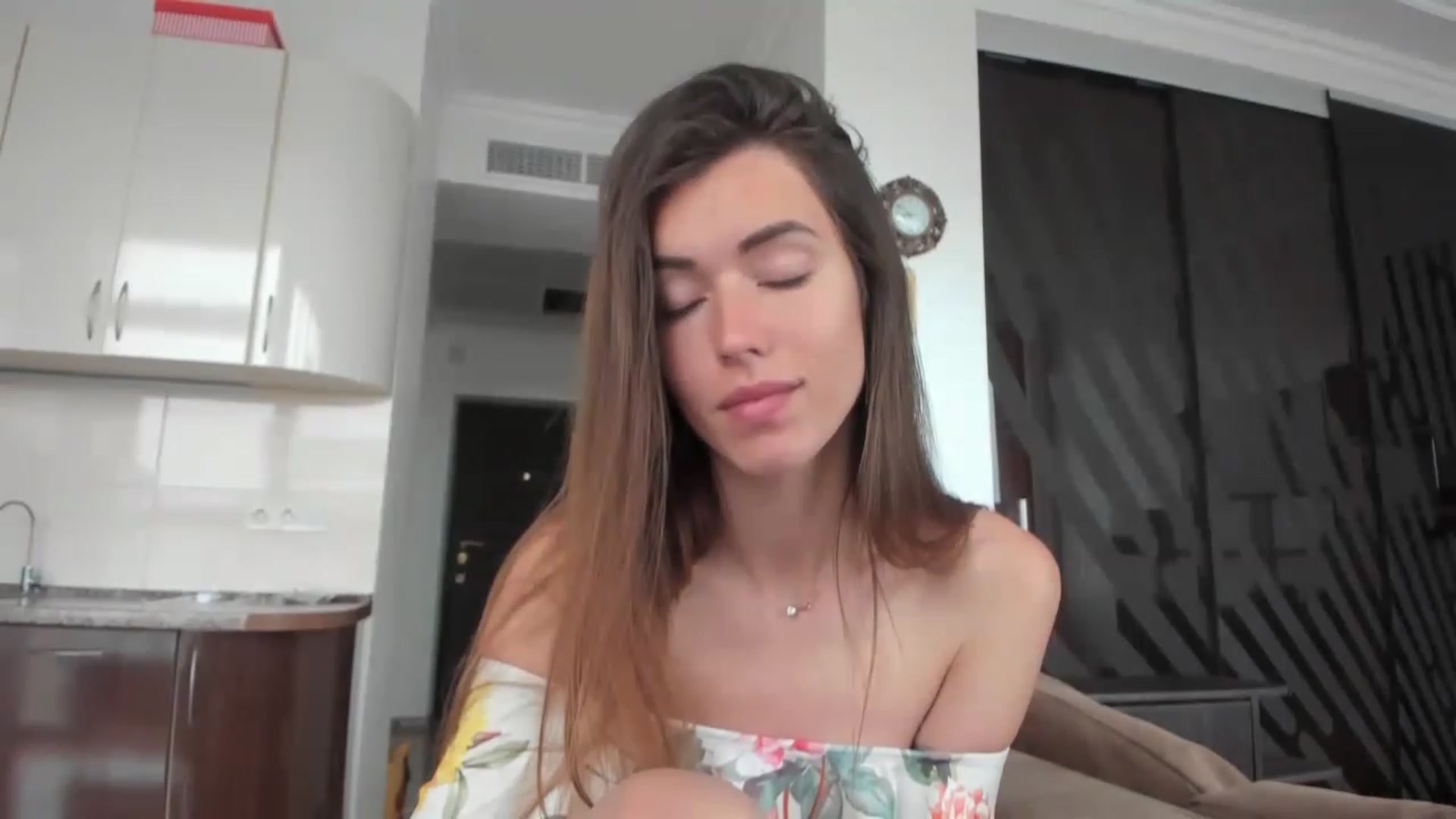 Gallery image thumbnail from Onekiss1's myfreecams stream on, 06/13/2023, 06:44 image 3 of 20